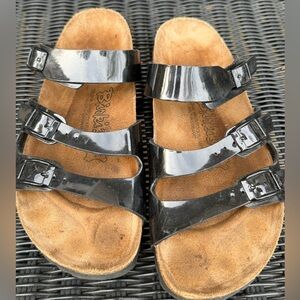 Birki’s by Birkenstock Black patent shiny adjustable strap sandal US6.5/EU37